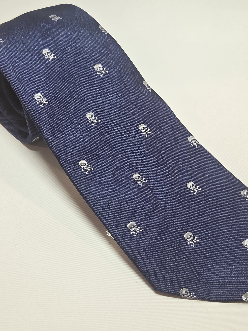 Express Design Studio Men's 100% Silk Navy XL Tie W/ White Skull Motif 3.5x61
